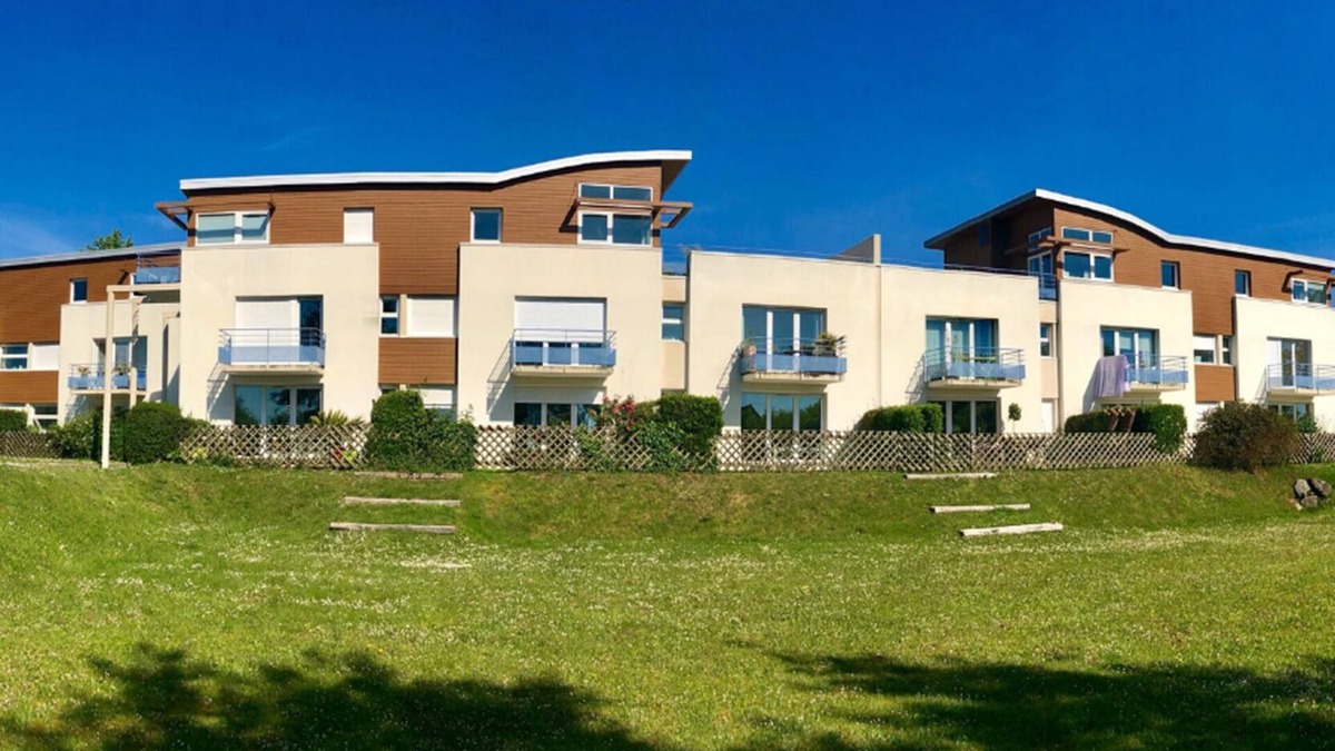 Le Relecq-Kerhuon Apartment | L'Évéa Garden: garden, private parking, tennis court