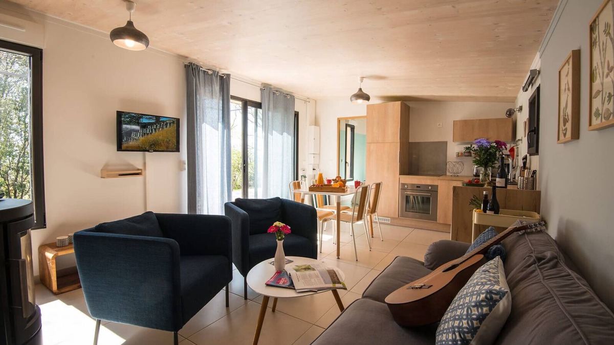 Payzac House | L'ôlive, 4-person gîte with swimming pool