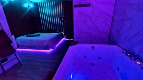Montigny-sur-Vence Apartment | L&A Home and Spa, baignoire jacuzzi