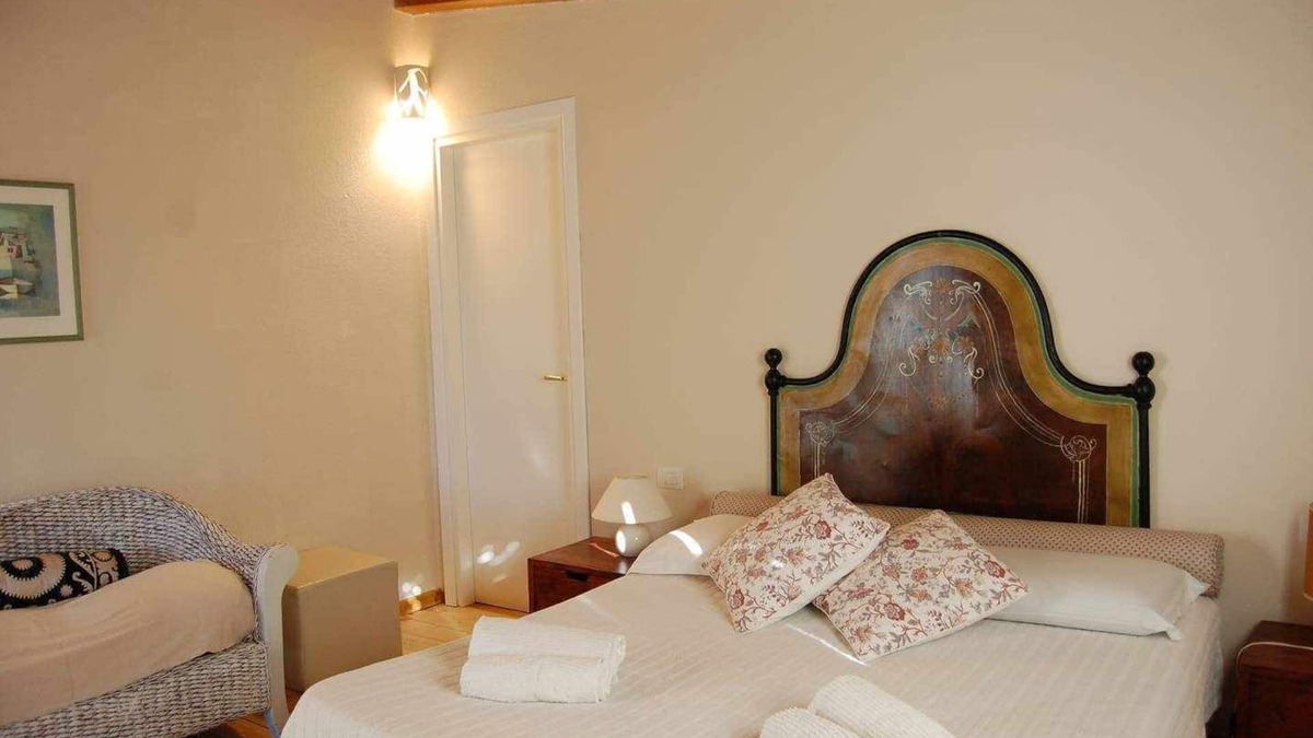 Loiri Porto San Paolo Apartment | L'AGLIENTU - GIRASOLE ROOM