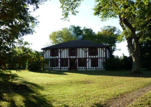 Sabres Bed & Breakfast | l'Airial de Nahouns