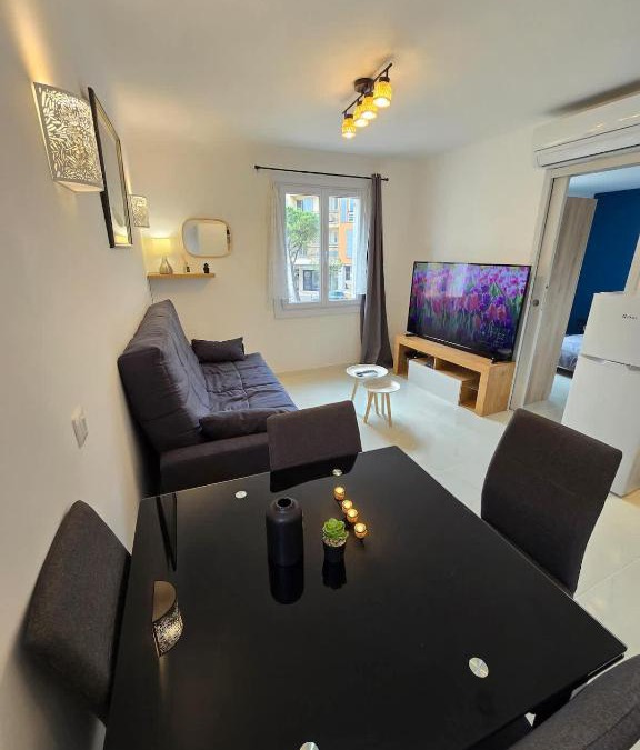 Saint-Tropez City Centre Apartment | L'Alphonse l Near the Port l Shellter Rentals