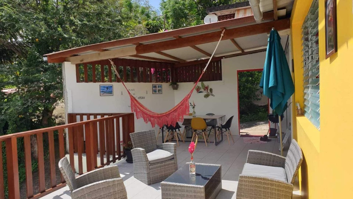 Le Robert House | L'ALPINIA, house with garden, peaceful and quiet. beach, airport 15mn away