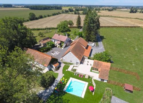 Cindre Bed & Breakfast | L'Anagramme, chambres, table d'hôtes et gîte pour adultes, naturistes ou non !