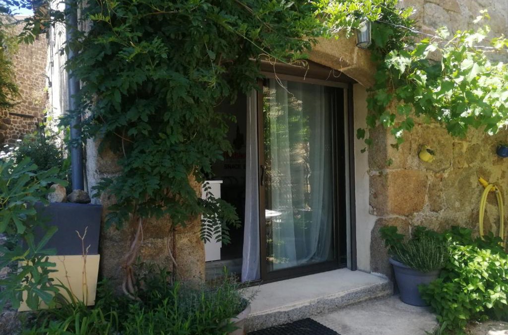 Silhac House | L'Ancienne Ecole