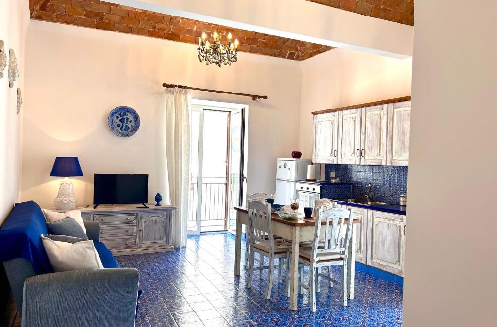 Santo Stefano di Camastra Apartment | L'Antico Palazzo