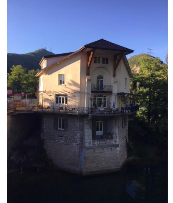 Thoirette Apartment | L'Apogée