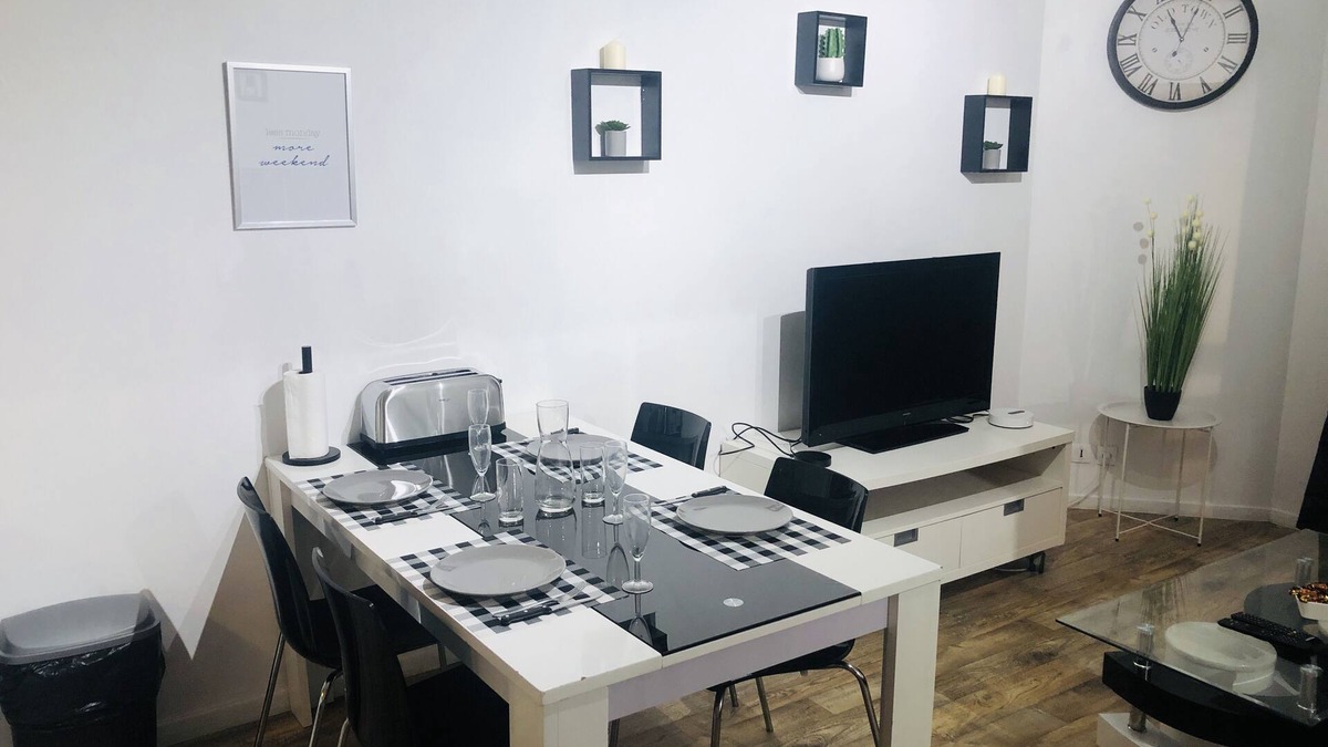 Blagnac Apartment | L'APPART'DE-GAULLE * PARK * STREETCAR * GARDEN * CHEK-IN * 24/24