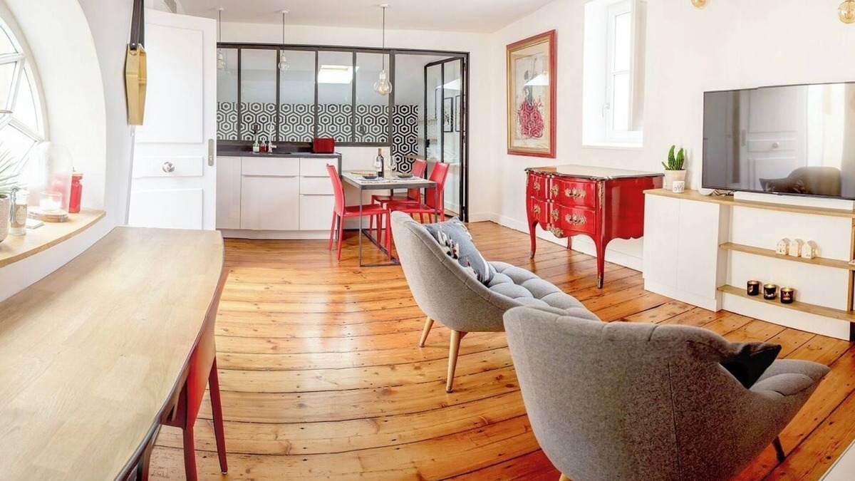 Bordeaux Golden Triangle Apartment | L'appartement de Margot luxurious renovated apartment with air conditioning