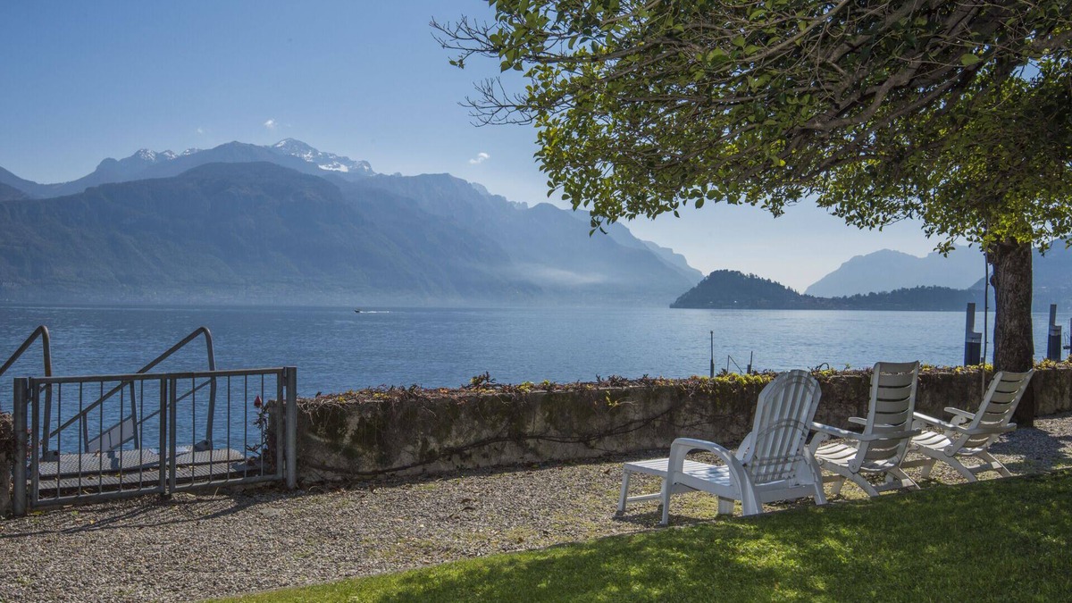 Menaggio Apartment | L'approdo: Menaggio, directly on the lake!