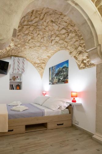Scicli House | L'arco sul fiume