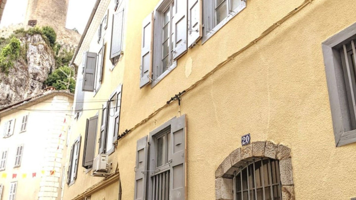 Foix House | L'ariégentine: Charmante Maison de Ville