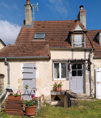 Pousseaux House | L'Atelier de Pierre 1-Bed Cottage in Pousseaux