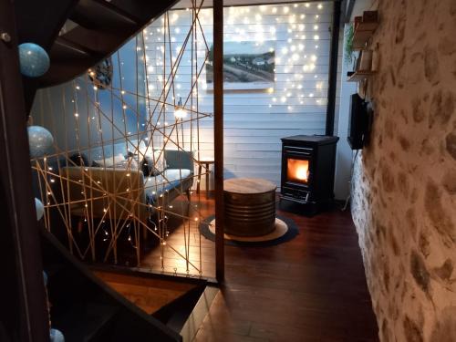 Lorcy House | L'Atelier - Gîte urbain chaleureux
