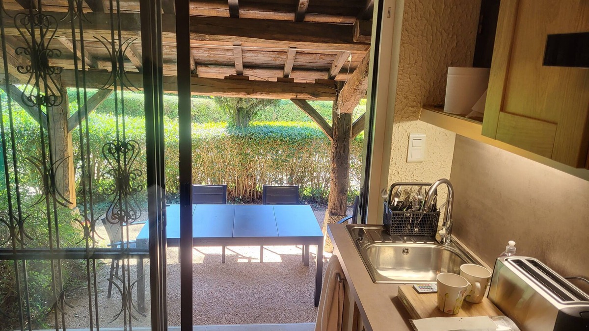Confrancon House | L'Auberge Sarrasine: The Charm of a Bresse Farmhouse with Garden & Pool