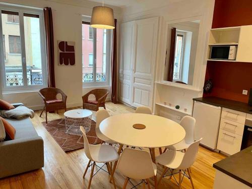 Villefranche-sur-Saone Apartment | L'Authentic, Appartement Hypercenter 4-6 personnes