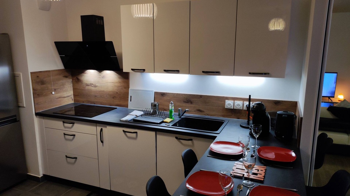 Faubourg-Raines Apartment | L'AuthentiCité, garden &parking in the city center