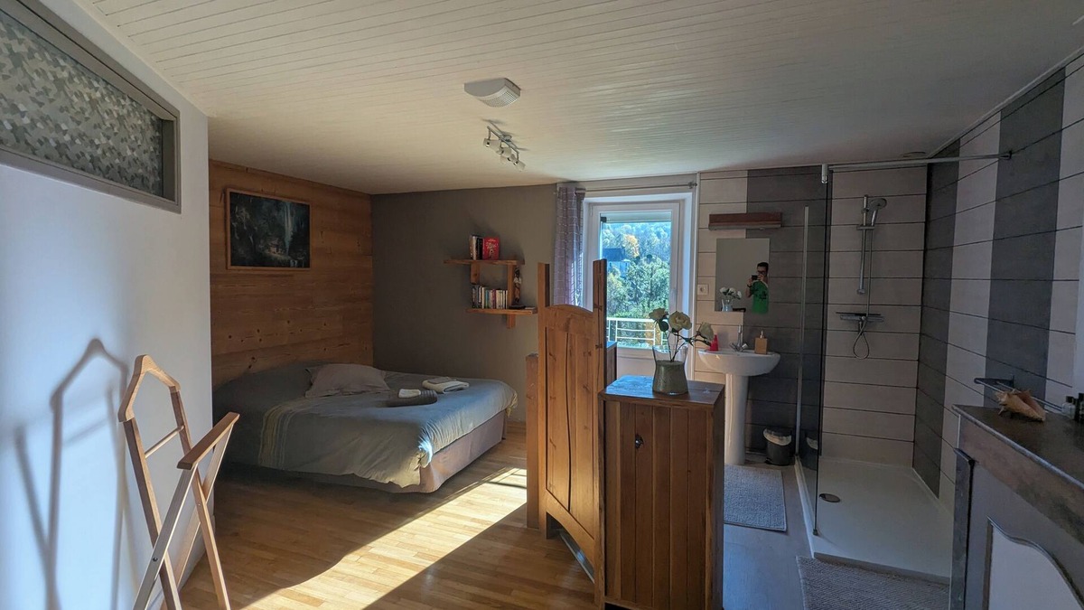 Marmanhac Bed & Breakfast | L'Authre room with breakfast included