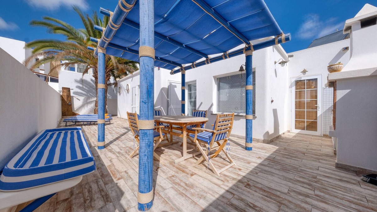 Playa del Cable Ski Chalet | L'AZDORA LA CONCHA CLOSE TO THE SEA