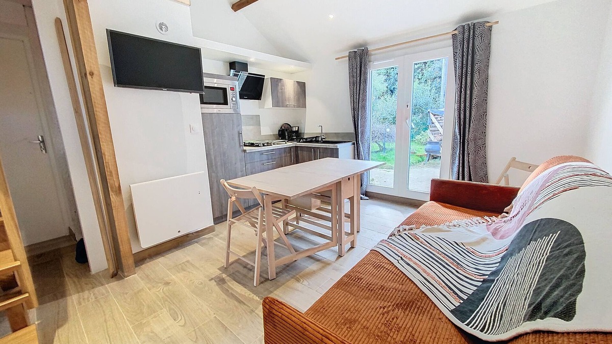 Monein Apartment | L'Azuré de Monein – Renovated Duplex with Breathtaking View, Private Pool, Garden, and Mezzanine