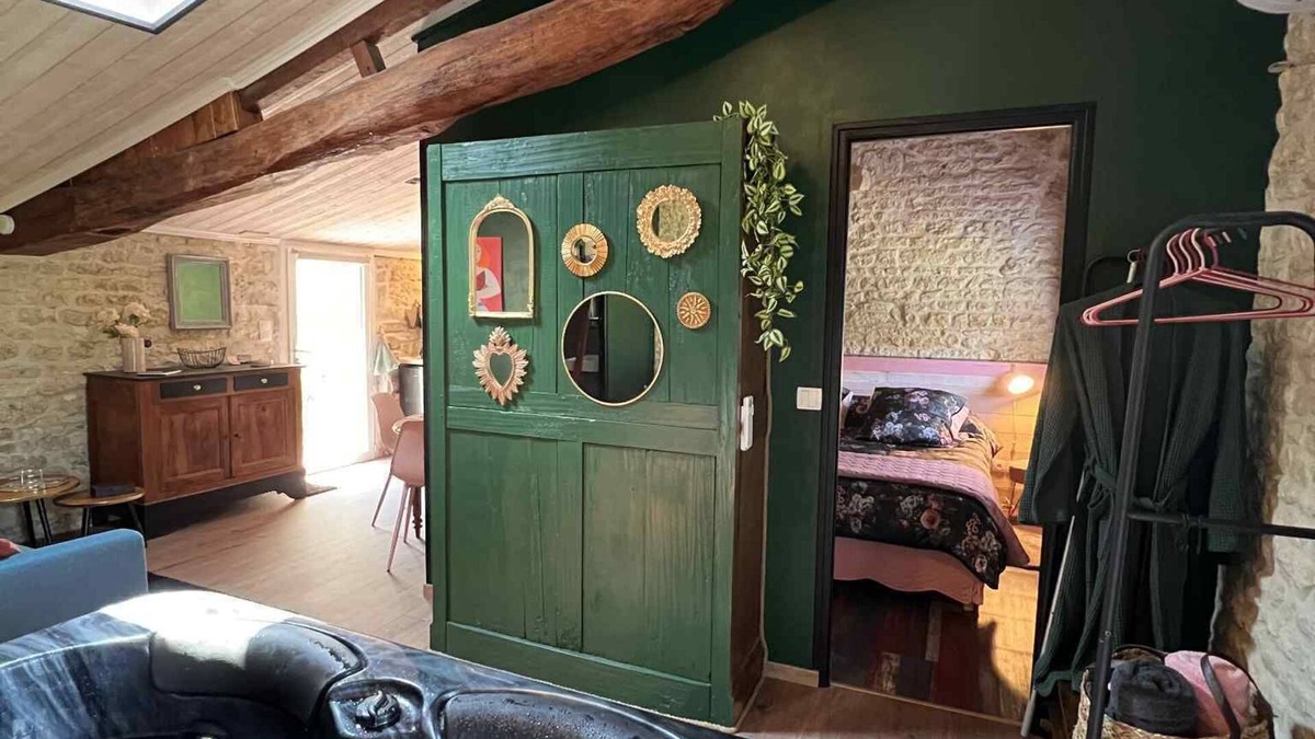 Chambon House | L'Echappée bulles, romantic gîte with private SPA, love and relaxation