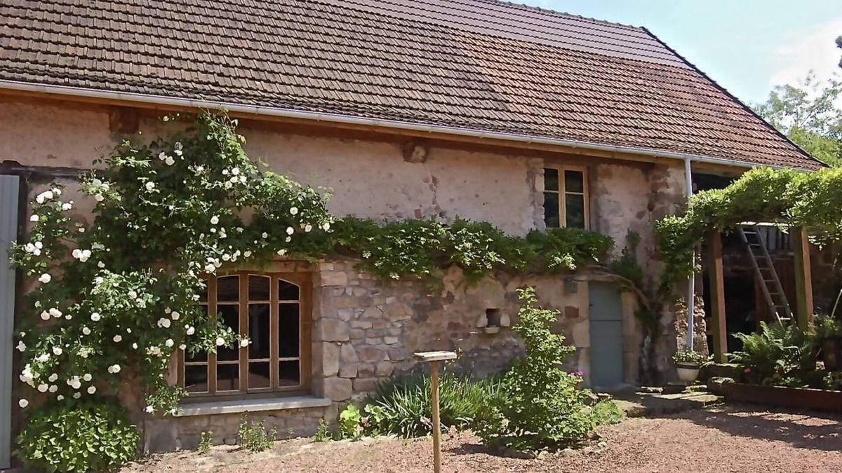 Montmelard House | L' Ecurie - MONTMELARD