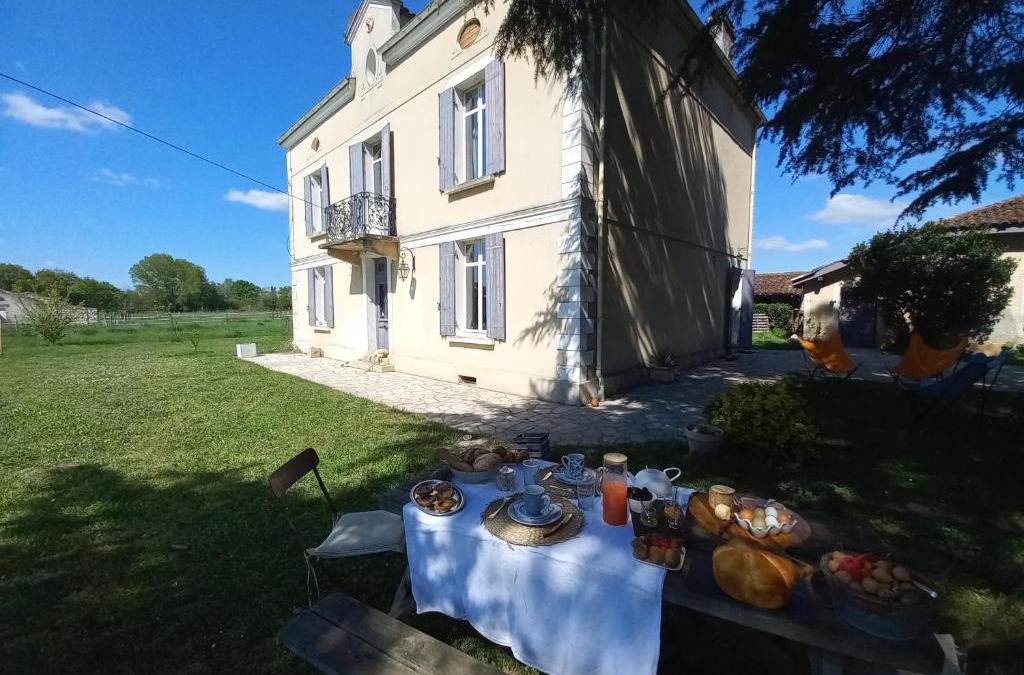 Sainte-Livrade-sur-Lot Bed & Breakfast | L' Embellie sur Lot