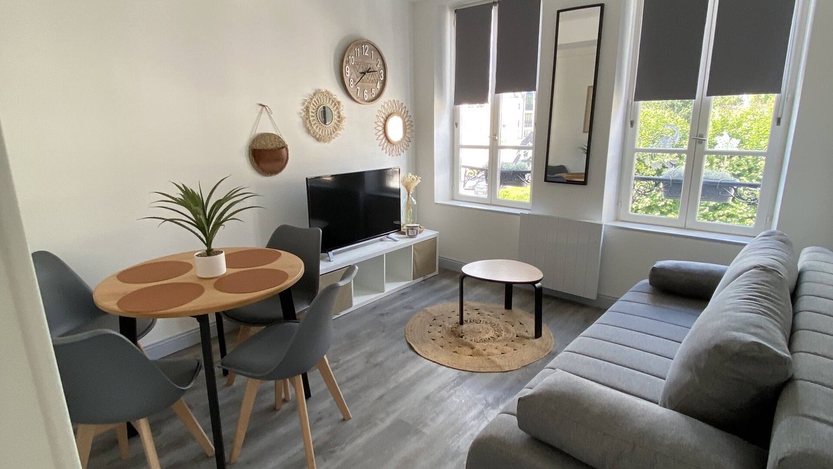Saint-Quentin Apartment | L'Emile Zola : Duplex Apartment Hyper Centre