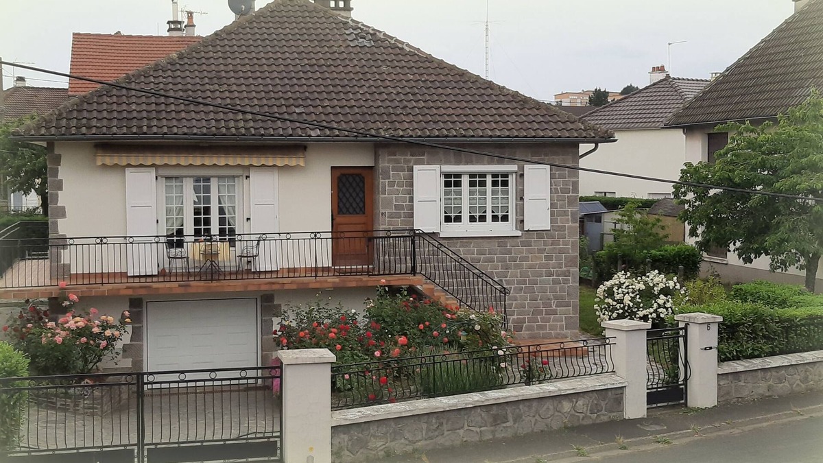 Aurillac House | L'enclos de Lys - Appartement Avec Grand Balcon et Accès Direct au Jardin
