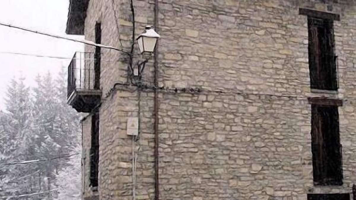Castiello de Jaca Cottage | L'Englata house for 12 people