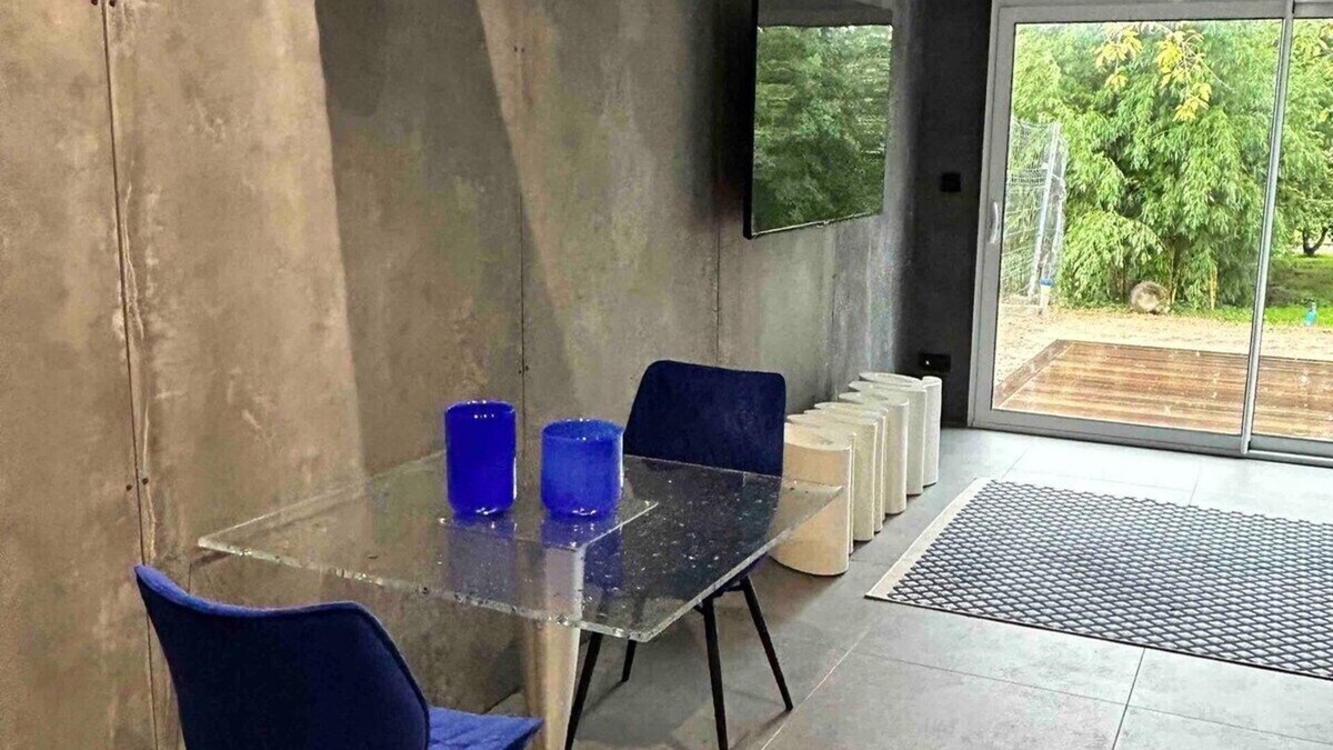 Les Attaques Apartment | L'entre vous, discreet studio, private spa