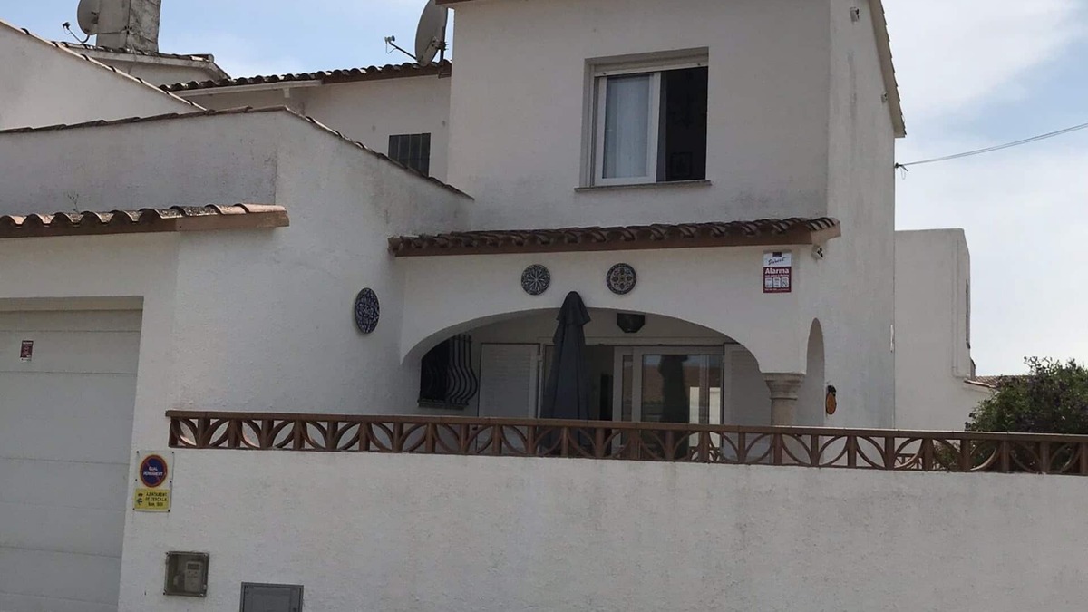 L'Escala House | L'ESCALA House
