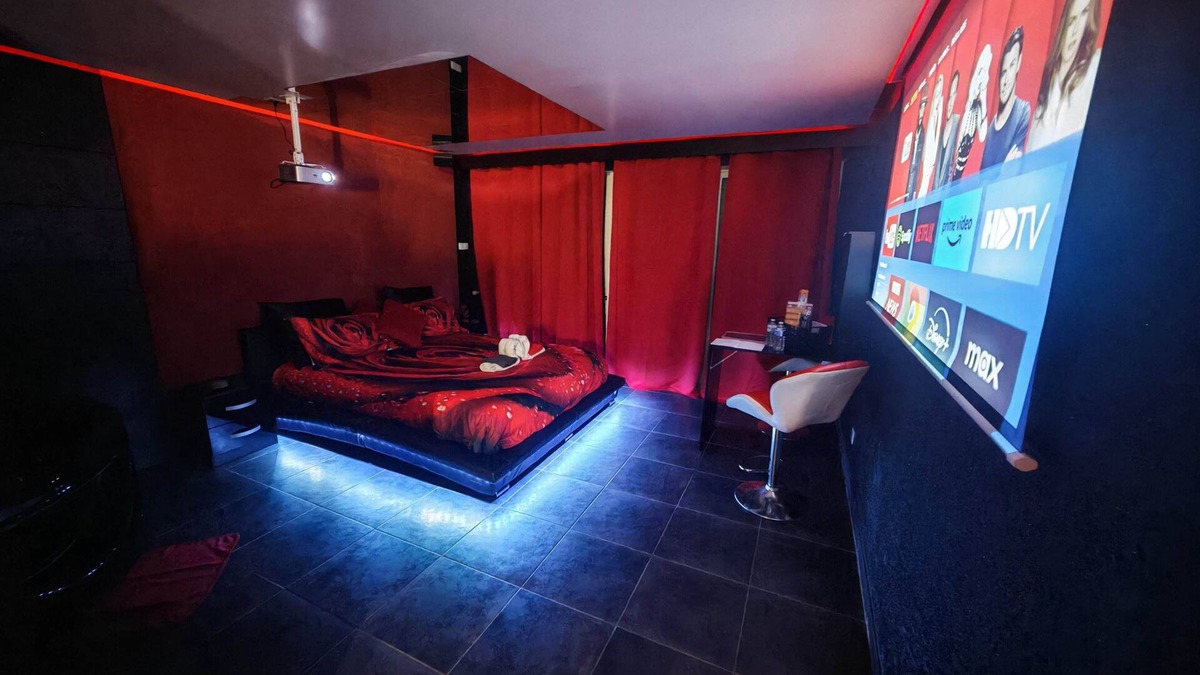 Grandfontaine Apartment | L'escale du Donon - Black apartment - Lovers' night with jacuzzi
