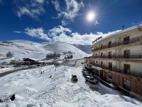 Kfardebian Apartment | L'escale Du Mzaar
