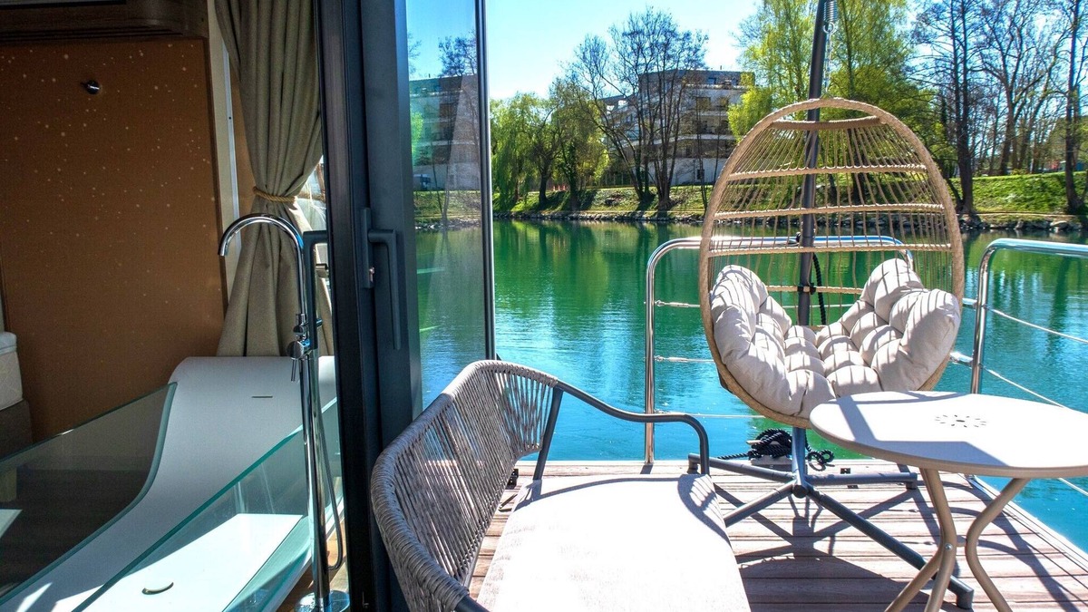 La Ferte-sous-Jouarre Hotel | L'Escale Royale La Ferté-sous-Jouarre
