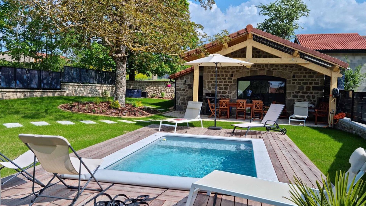 Saint-Romain-Lachalm House | L'escapade au fil du Soleil