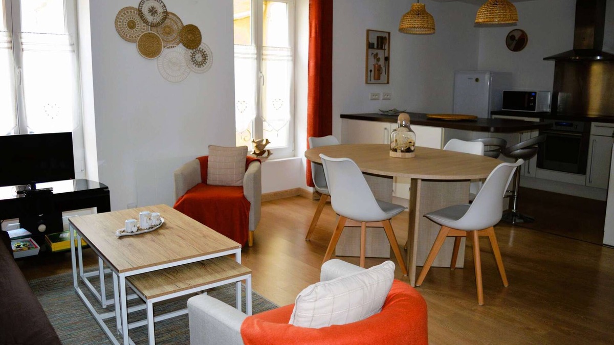 Luc-sur-Mer Apartment | L'escapade - Logement les Pieds Dans L'eau à Luc