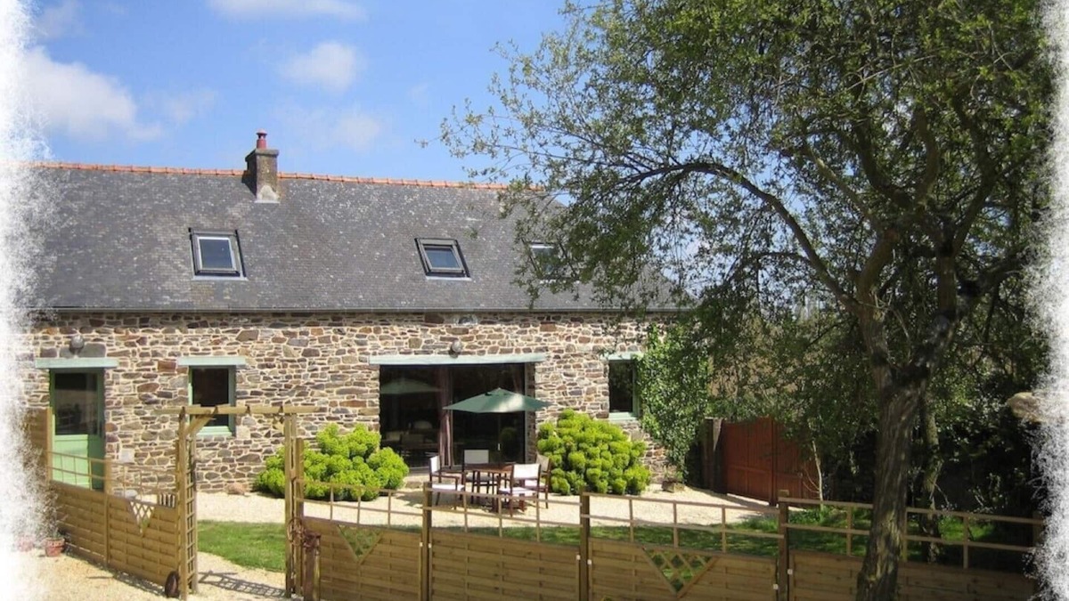 Pommerit-Jaudy Cottage | L'Etable - Delightful holiday cottage close to the beautiful Pink Granite Coast