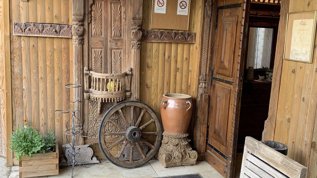 Breuillet Hotel | L'Hacienda Villa Verdé