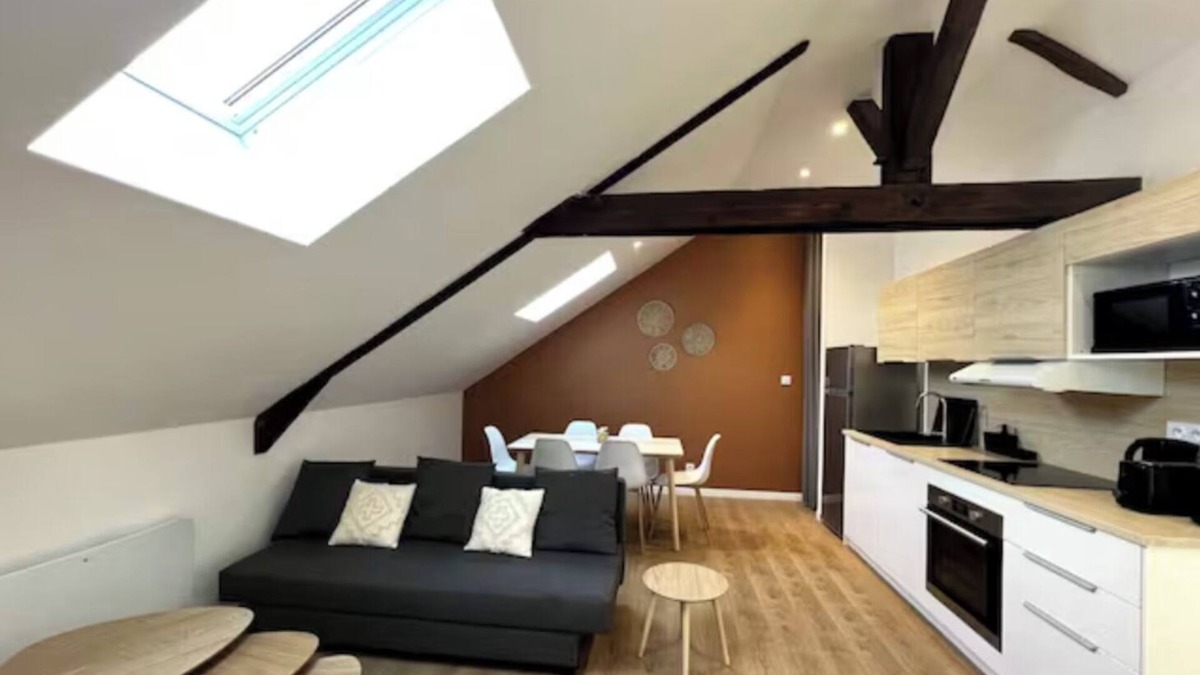 Montlucon Apartment | L ' Ibiza