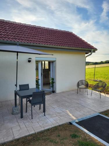 Menetru-le-Vignoble Apartment | L'Impasse du Jura