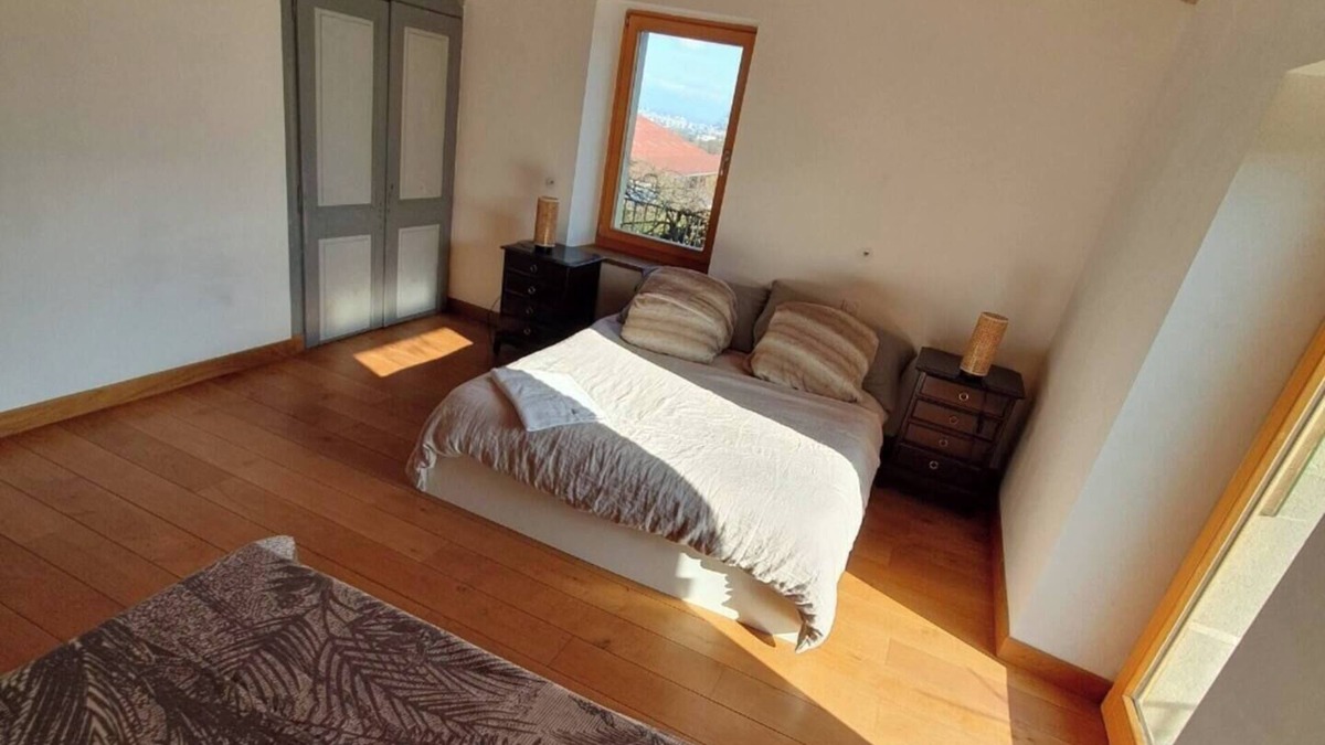 Neydens Bed & Breakfast | L'instant repos Spacious room for rent in Neydens, near Geneva