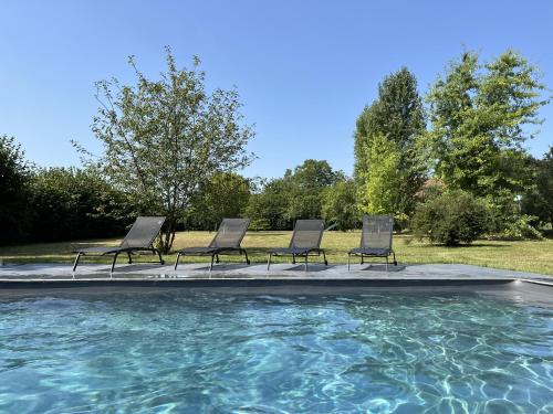 Domfront-en-Champagne House | L'Oasis Familiale - Piscine - Parking - 10 pers