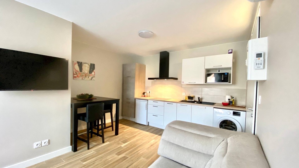 Arenes Romaines - Saint-Martin-du-Touch Apartment | L'Occitan - Studio climatisé avec parking