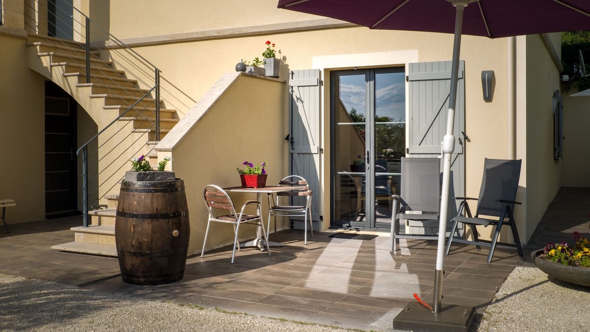 Saint-Julien-de-Lampon Apartment | l'Olive: Luxury 2 p apartment (+ baby) with private terrace and large swimming pool