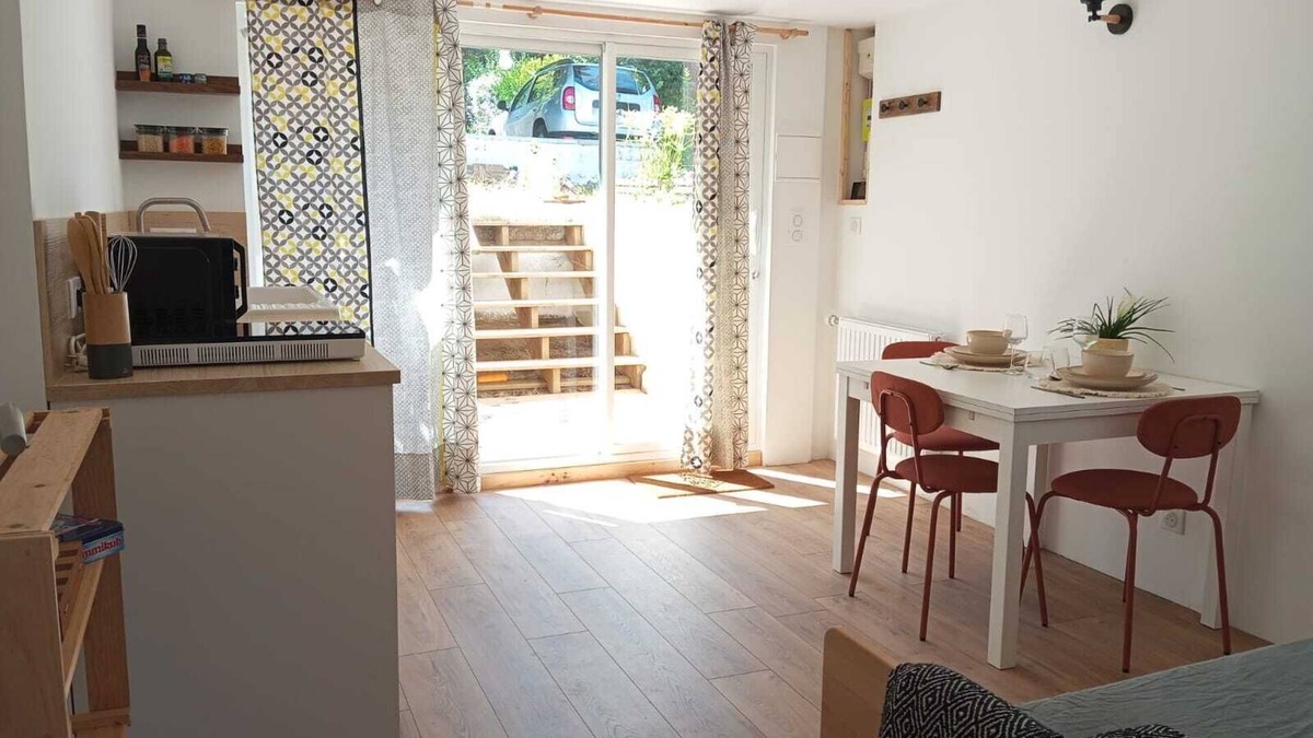 Tharon-Plage Apartment | L'Olivier, a cozy apartment between sea and forest
