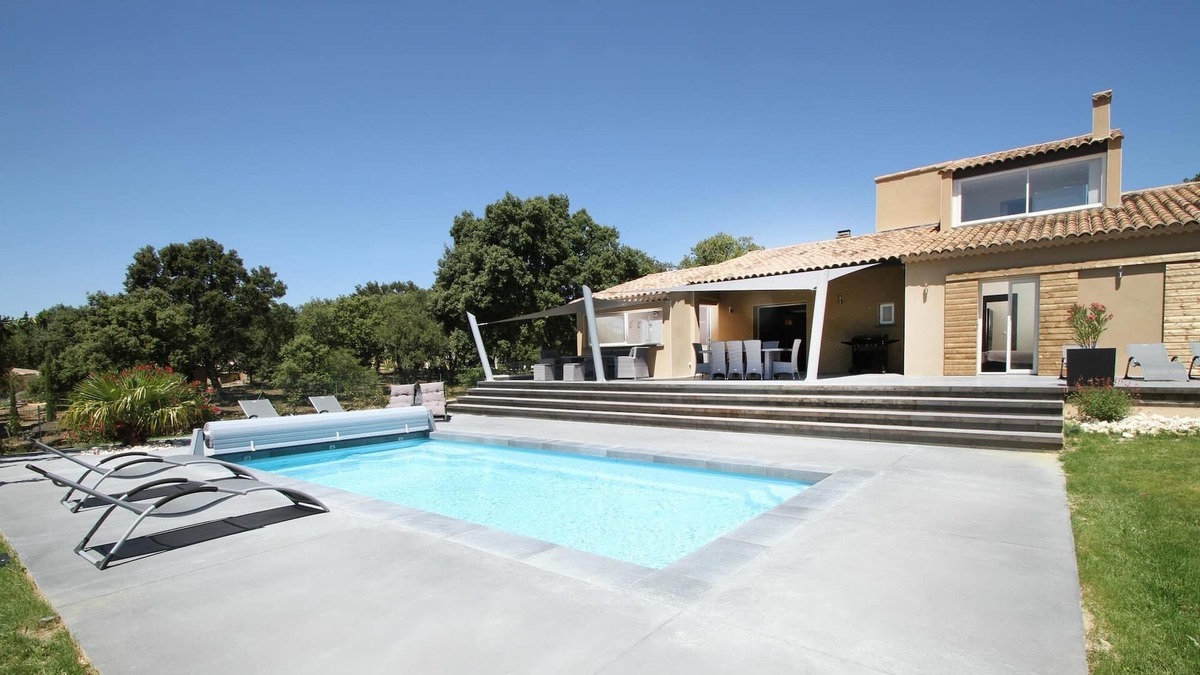 Grignan Villa | L'Olivier maison With jacuzzi pool in quiet area with great service