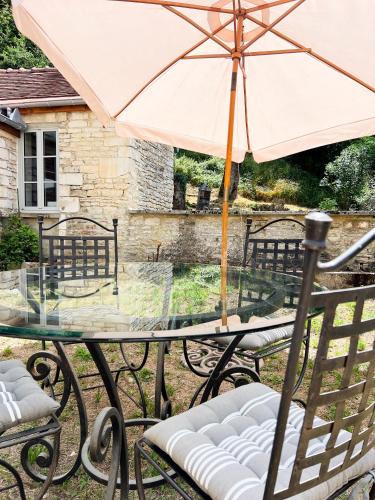 Molosmes House | L'Orée des Vignes - Maison Cosy avec Jardin Clos