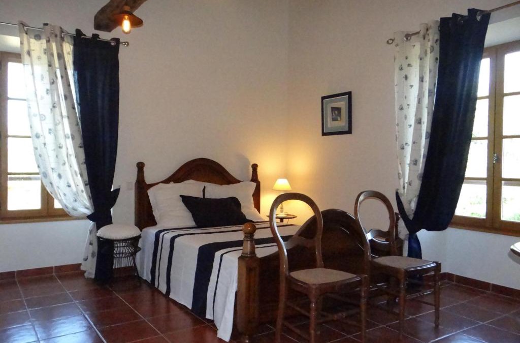 Serignac House | L'Oratori : chambre La Gabarre