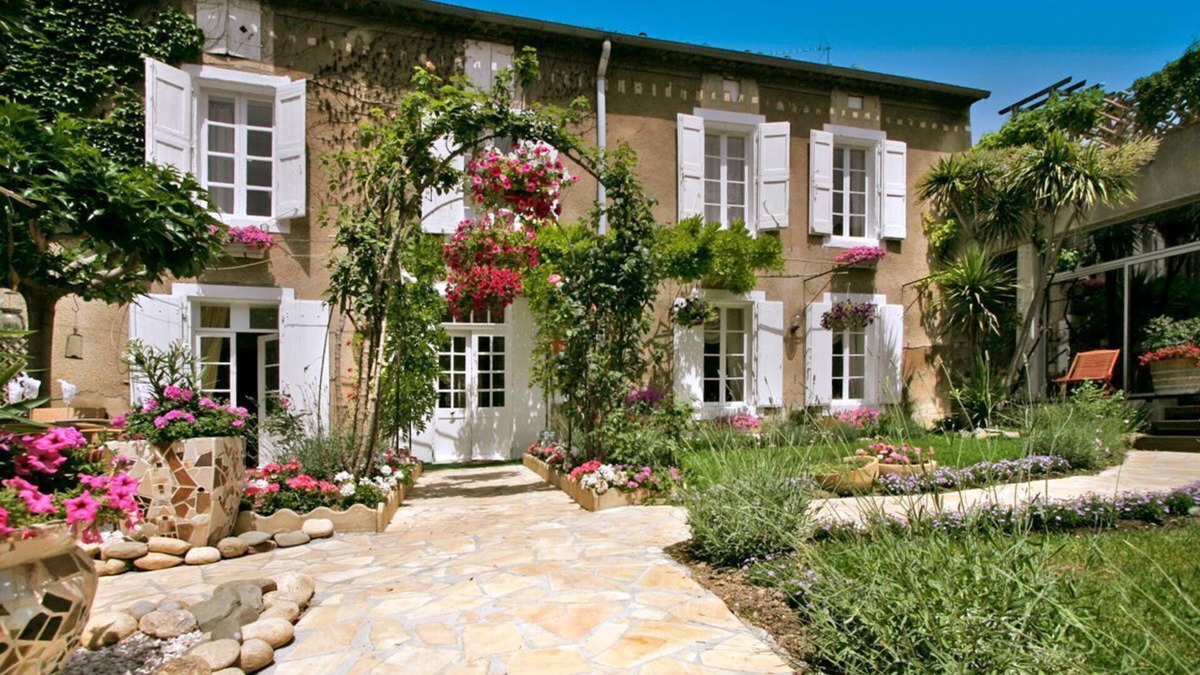 Olonzac Villa | L'Oustal Des Fleurs - Four Bedroom Villa, Sleeps 8